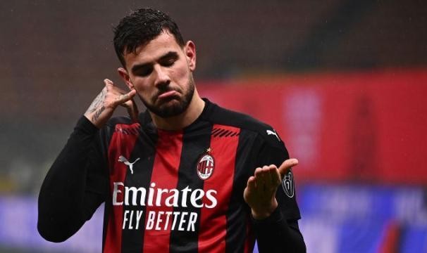 开云直播-吃一堑长一智！AC米兰未雨绸缪 将同时与4人谈续约