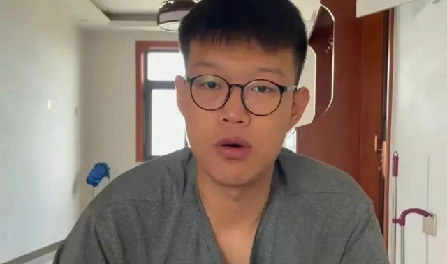 体育入口-俩娃非亲生最新后续：生父不认，压力给到大儿子女友，分还是不分