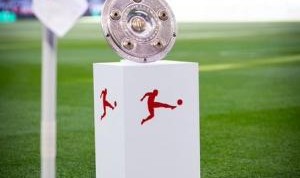 kaiyun体育-拜仁官媒晒德甲冠军沙拉盘：欢迎回家，亲爱的冠军奖杯