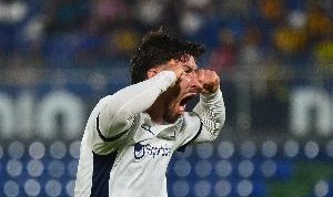 体育入口-跟队记者：独立队中场洛约拉不是拜仁引援目标，这与阿媒报道相反