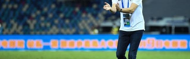 开云体育在线-更衣室里谢晖下令：不能再退，再退就是0比3了！