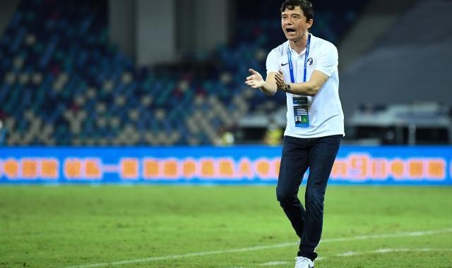 开云体育在线-更衣室里谢晖下令：不能再退，再退就是0比3了！