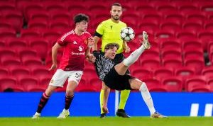 kaiyun体育-新鲜血液英媒：今晚对狼队 曼联将首发20岁中卫弗雷德里克森