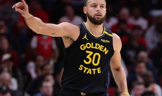 开云体育在线-库里：开始更多考虑退役 不想像科比那样摆烂收尾