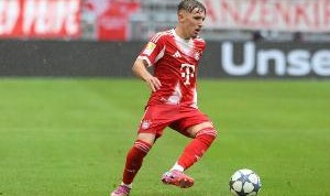 拜仁总监弗洛因德：我们对伦纳特-卡尔在新赛季的表现充满期待