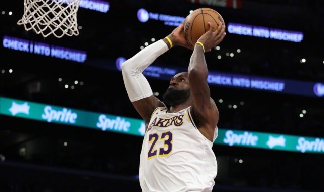 kaiyun体育-湖人狂胜24分获4大喜讯！东契奇蜕变老詹破纪录 2换1交易捡漏神射