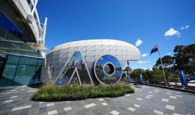 开云体育在线-王美丽激战阿尼娃，卫冕冠军出局排名大跌，小白菜镜头上连画十字